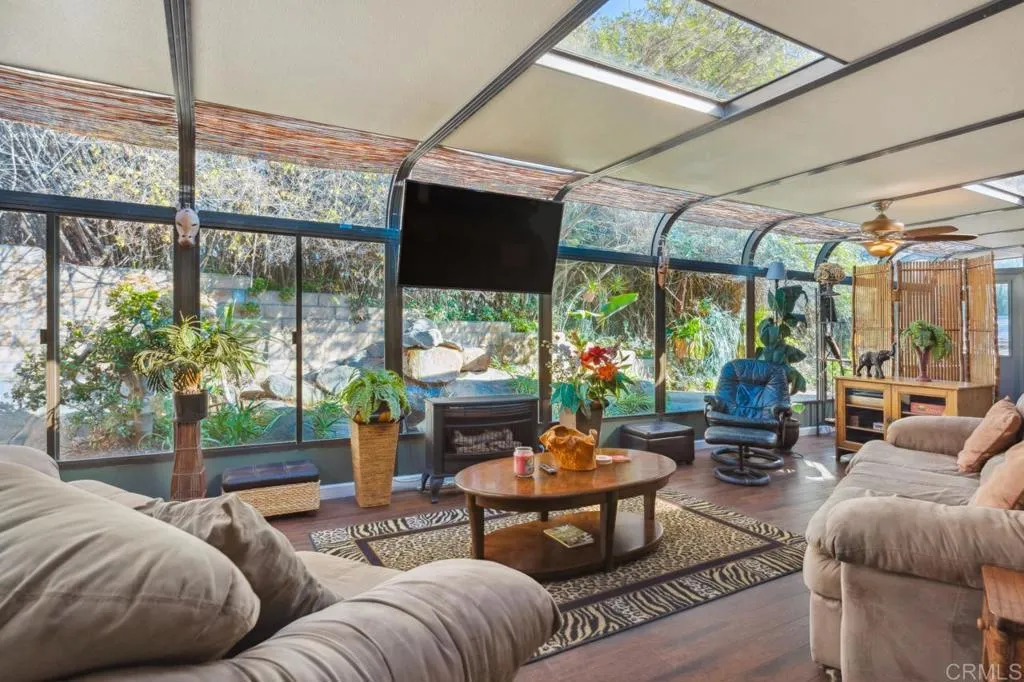 https://cdn.realtyfeed.com/cdn/127/306459186/97f063de852fdab2e9597a0a4cc472fd.webp