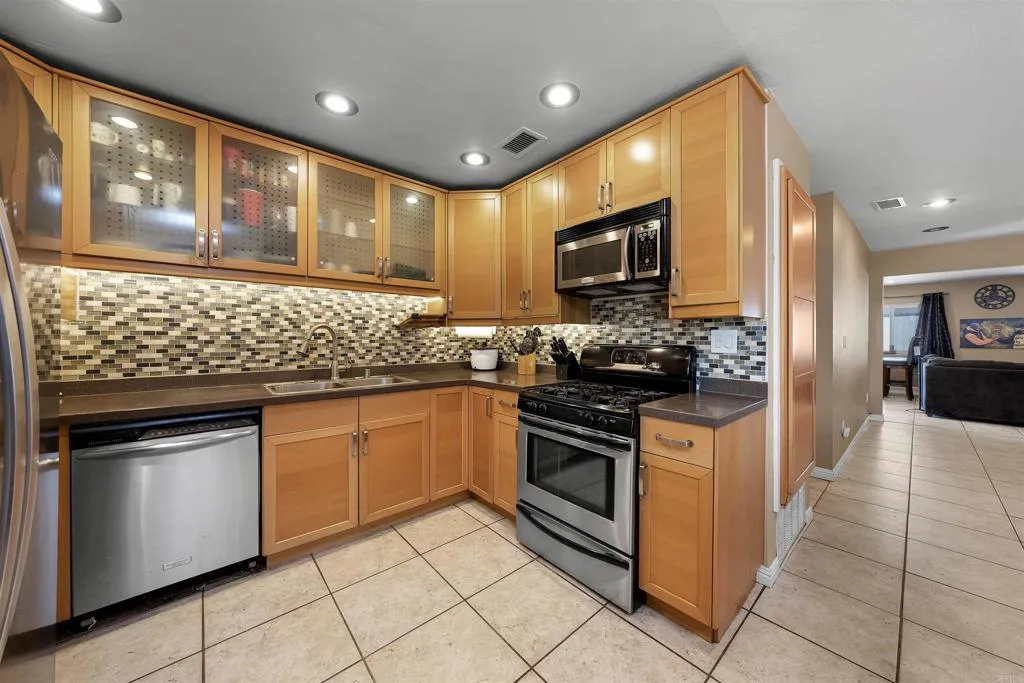https://cdn.realtyfeed.com/cdn/127/306459203/1023da1a6e28a42a629cdb4477a5a5cf.webp