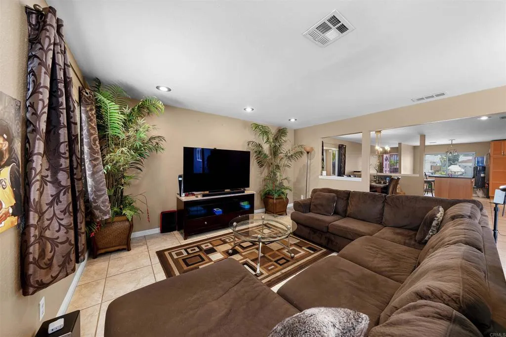 https://cdn.realtyfeed.com/cdn/127/306459203/2795d7b5a8d8f3ea77a3e1824a5846a9.webp