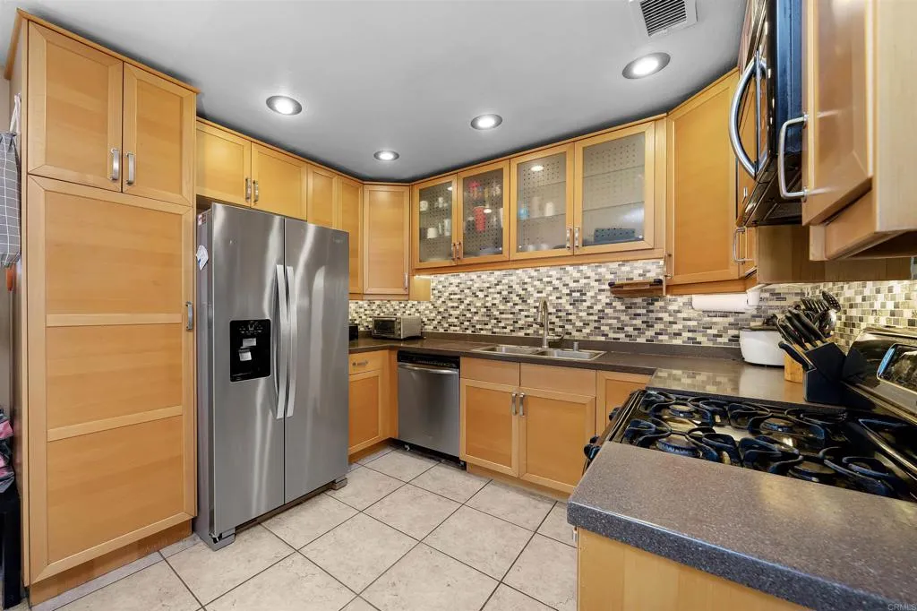 https://cdn.realtyfeed.com/cdn/127/306459203/2b7d39dea8142c155211f45feb4cd949.webp