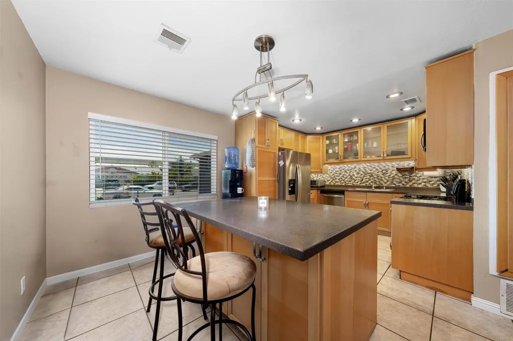 https://cdn.realtyfeed.com/cdn/127/306459203/53bddf3293f45ae0f06ea27f457cfcc0.webp