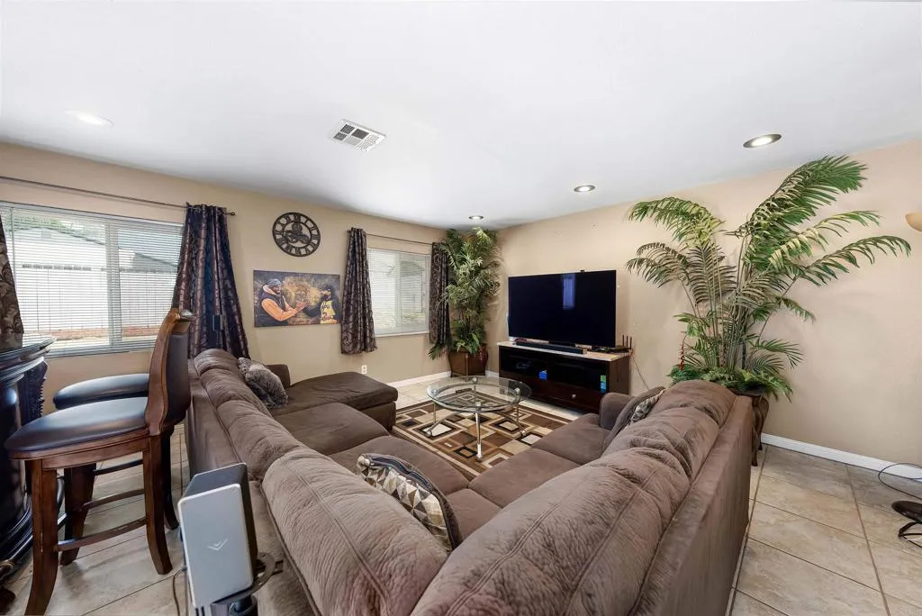 https://cdn.realtyfeed.com/cdn/127/306459203/5be086c181e44dbbd9a0dba808e4e596.webp
