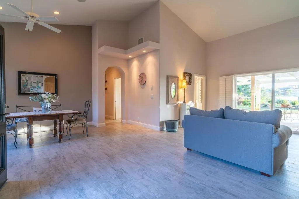 https://cdn.realtyfeed.com/cdn/127/306459206/1a9c805b53aa10c994791d95ff62205b.webp