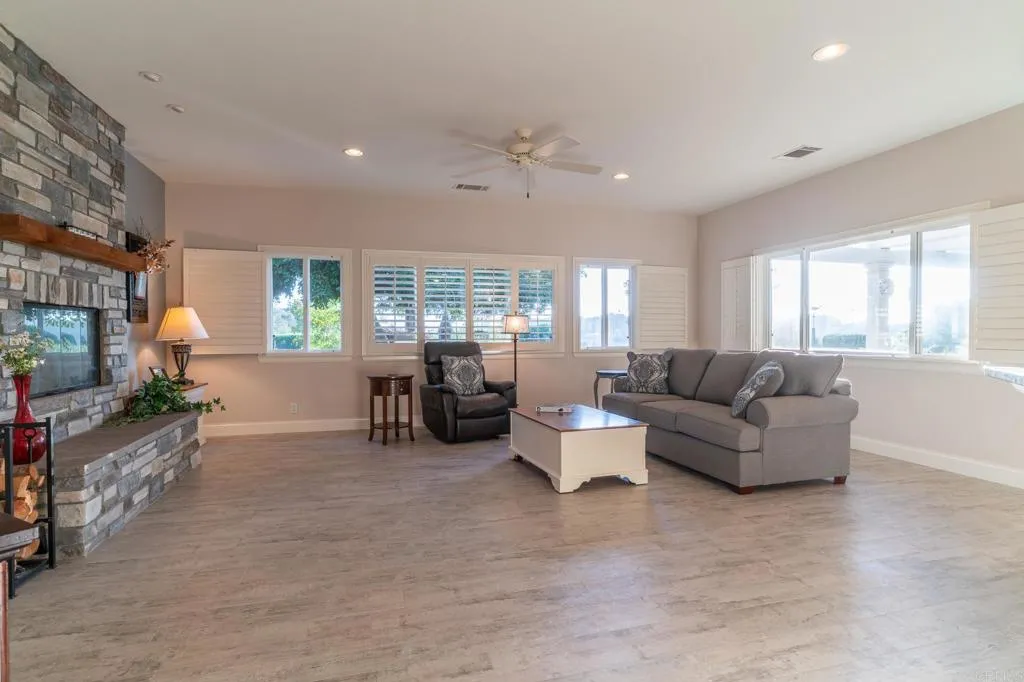 https://cdn.realtyfeed.com/cdn/127/306459206/4c903b0934595cf56fd2b12012172e7a.webp