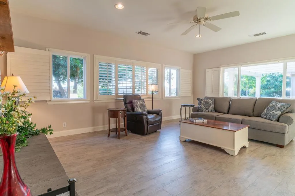 https://cdn.realtyfeed.com/cdn/127/306459206/4ebe8bc9b0c0bec79225d3307aec21c2.webp
