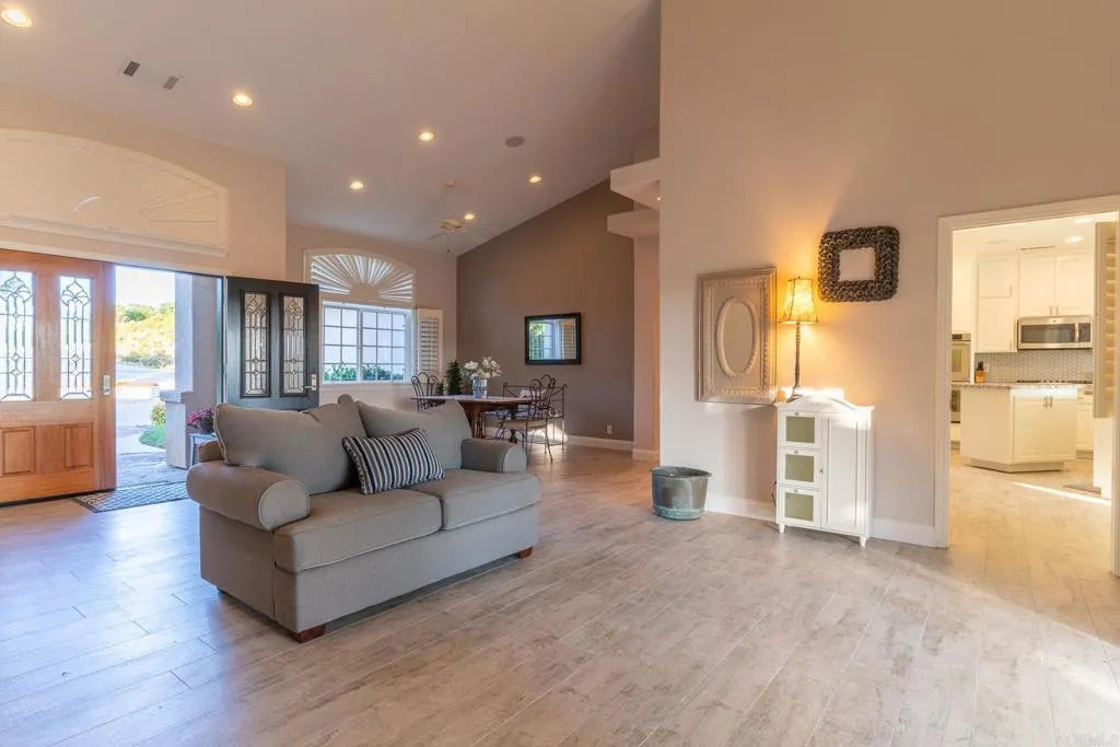 https://cdn.realtyfeed.com/cdn/127/306459206/67b156544d9ea5196c37e10235002569.webp