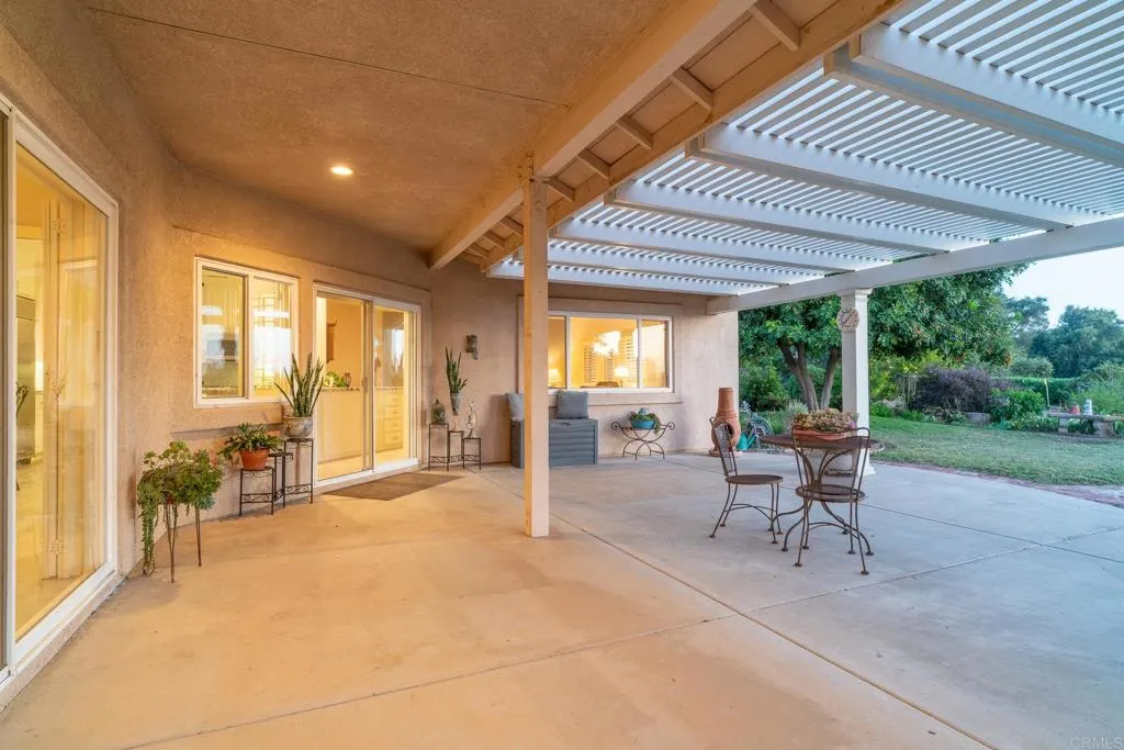 https://cdn.realtyfeed.com/cdn/127/306459206/8c2cb8c52c07203ef6b91a5f3998c777.webp