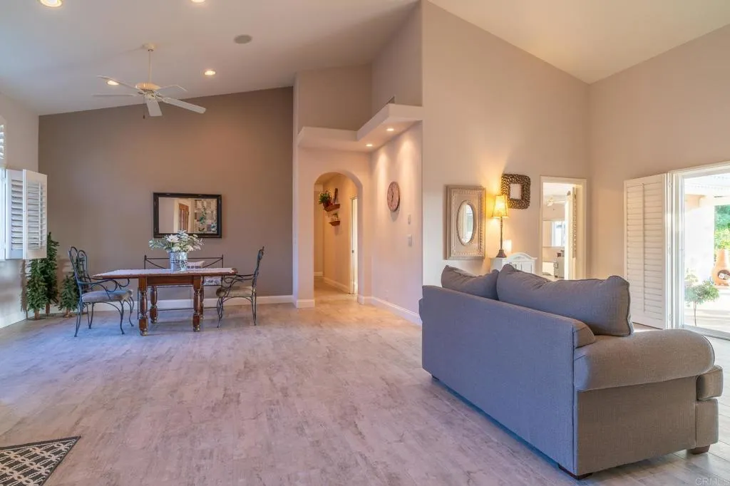 https://cdn.realtyfeed.com/cdn/127/306459206/8f8601394239f27fba48c5b584fc8488.webp