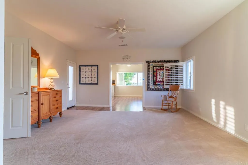 https://cdn.realtyfeed.com/cdn/127/306459206/9da859518fac626208b9cfea8cd96fff.webp