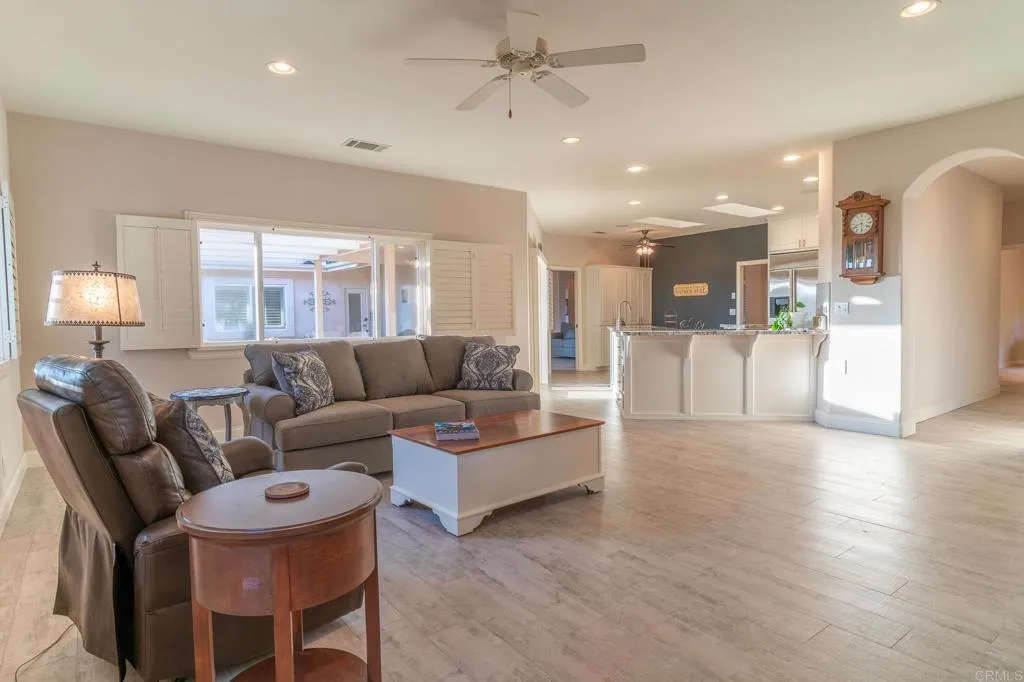 https://cdn.realtyfeed.com/cdn/127/306459206/aefa25735bfa7772ce82631d1525300b.webp