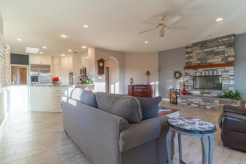https://cdn.realtyfeed.com/cdn/127/306459206/c6a42302fe57aa45fa000b6d74db3c47.webp