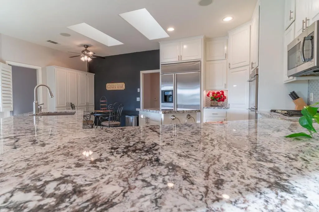https://cdn.realtyfeed.com/cdn/127/306459206/cfa372a39022005c7bad18421ee296e4.webp