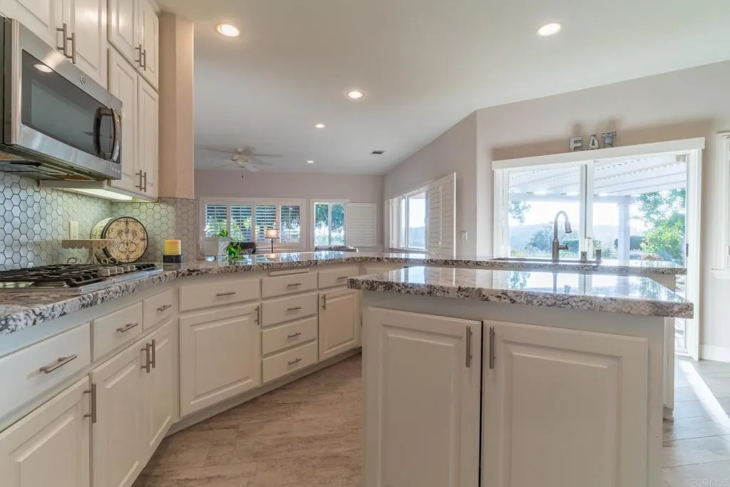https://cdn.realtyfeed.com/cdn/127/306459206/d378b3871a678971de2e7ed8ca091867.webp