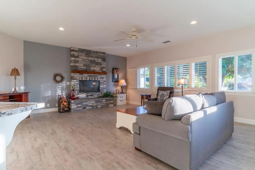 https://cdn.realtyfeed.com/cdn/127/306459206/df2c960999a6e193051f5182af46076b.webp