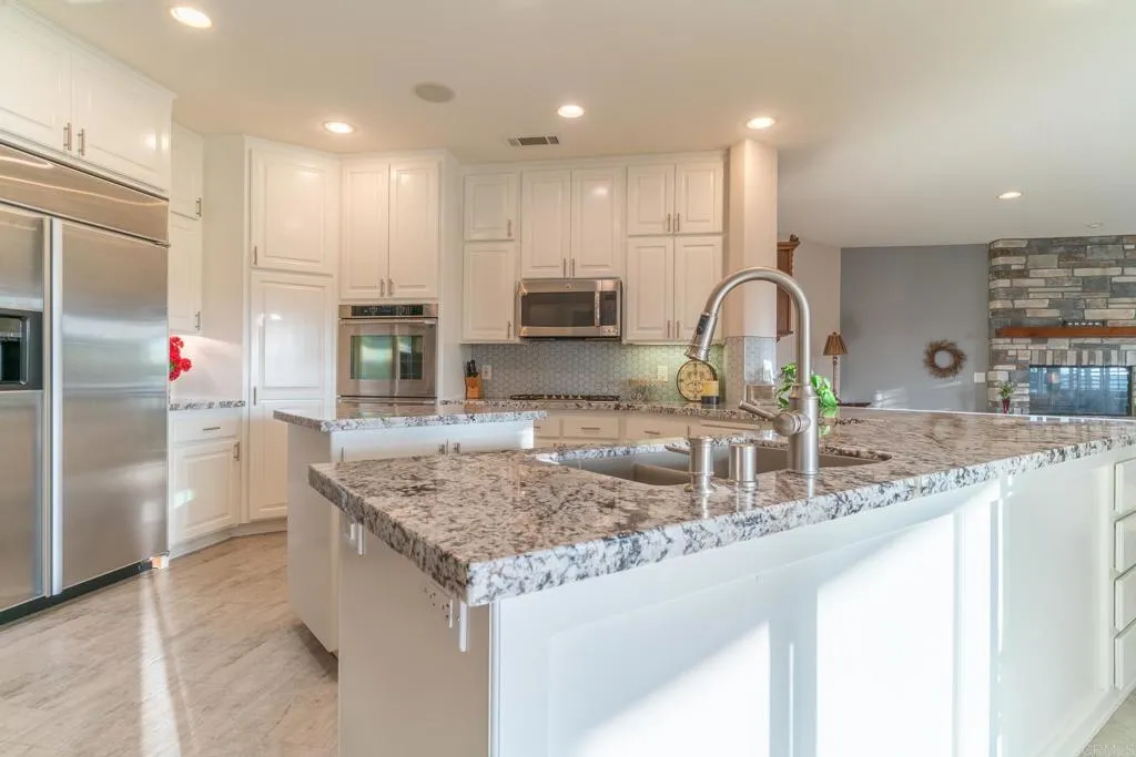 https://cdn.realtyfeed.com/cdn/127/306459206/f82114fef45c04e678b18810c1185ff7.webp