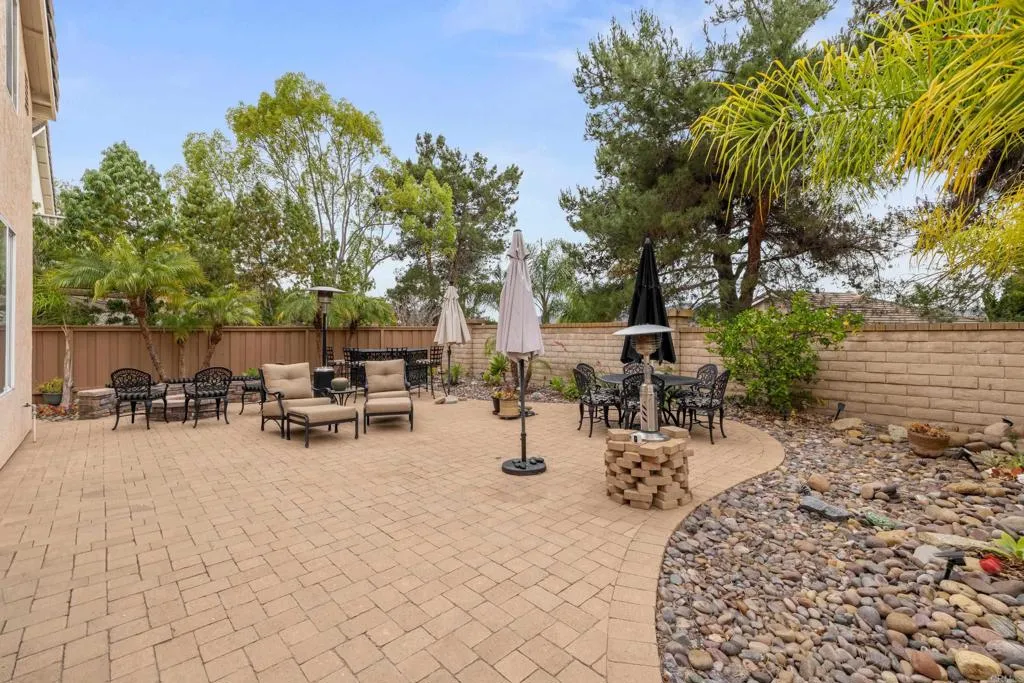 https://cdn.realtyfeed.com/cdn/127/306459208/549f796e16939f995c008d0f3a800251.webp