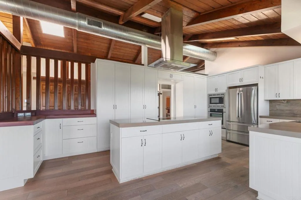 https://cdn.realtyfeed.com/cdn/127/306459301/3ae1a81a882270b4de02961f7a1b0f0b.webp