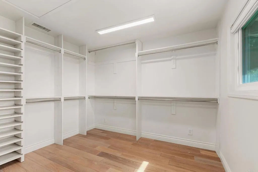 https://cdn.realtyfeed.com/cdn/127/306459301/7c18672bec7dd61c81214936c35e4da5.webp