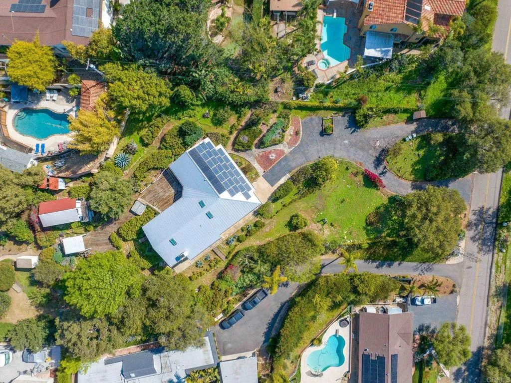 https://cdn.realtyfeed.com/cdn/127/306459301/b2ccb13af68e06f9afd0cea53a8e656d.webp