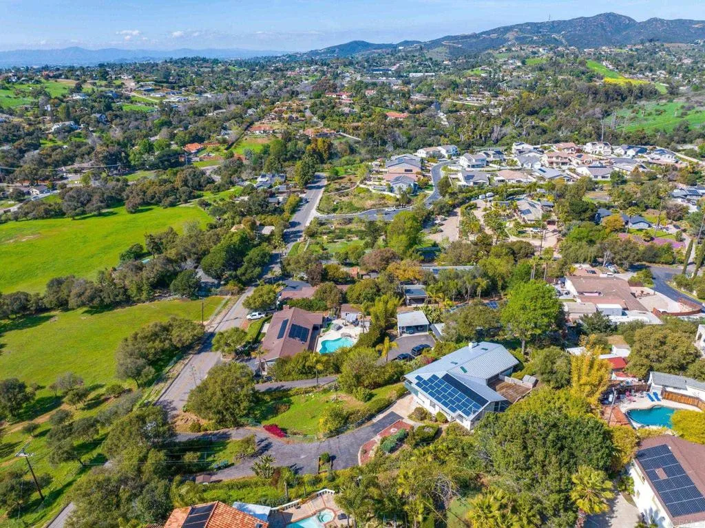 https://cdn.realtyfeed.com/cdn/127/306459301/d8ad69404cf4382a1ac132d298166984.webp