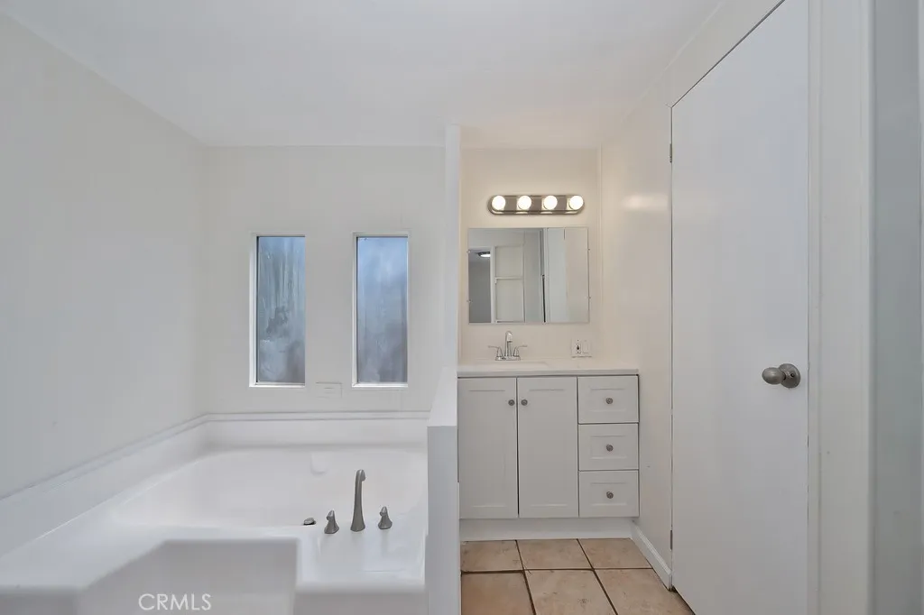 https://cdn.realtyfeed.com/cdn/127/306459453/db4ee68af45711477f2208fef2f19eda.webp