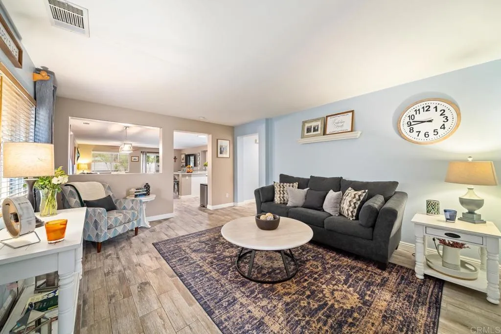 https://cdn.realtyfeed.com/cdn/127/306459531/633cf223314d8f81016510c4cbeaa4b7.webp