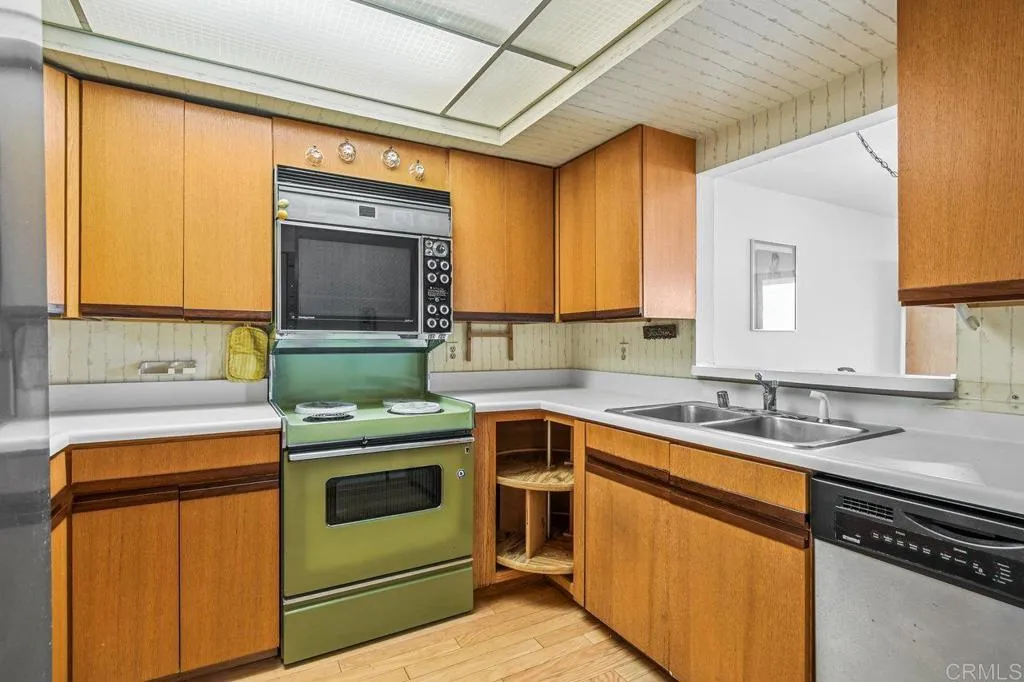 Photo #5: PTP2504178 Listing 