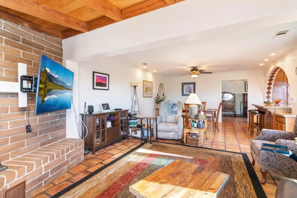 https://cdn.realtyfeed.com/cdn/127/306459623/903d7da0b94351a14d73343c1299b3f1.webp