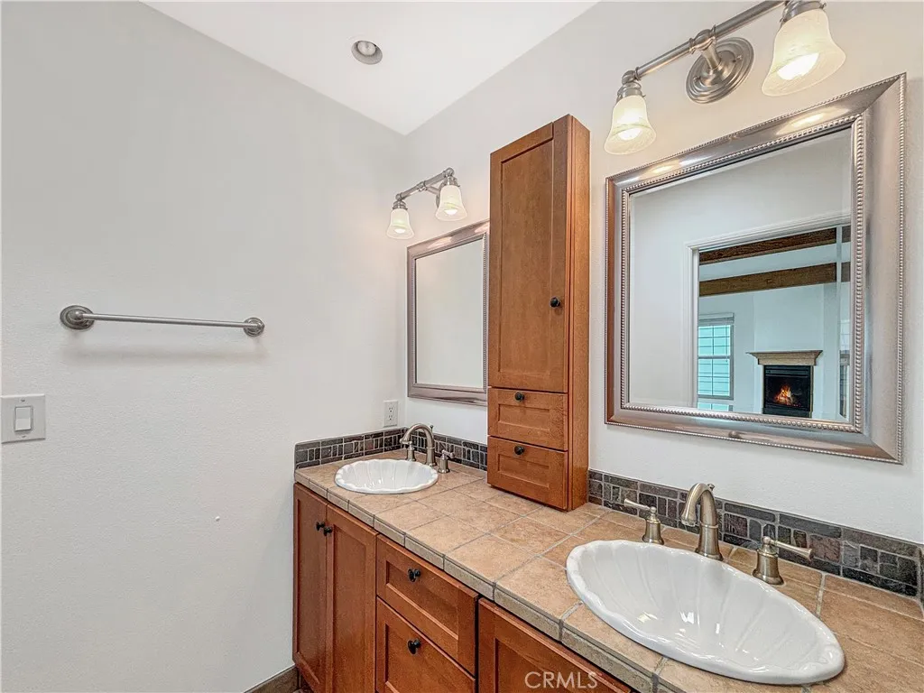 https://cdn.realtyfeed.com/cdn/127/306459652/f2c3d39478bc859dc5aebfe7b38565a0.webp