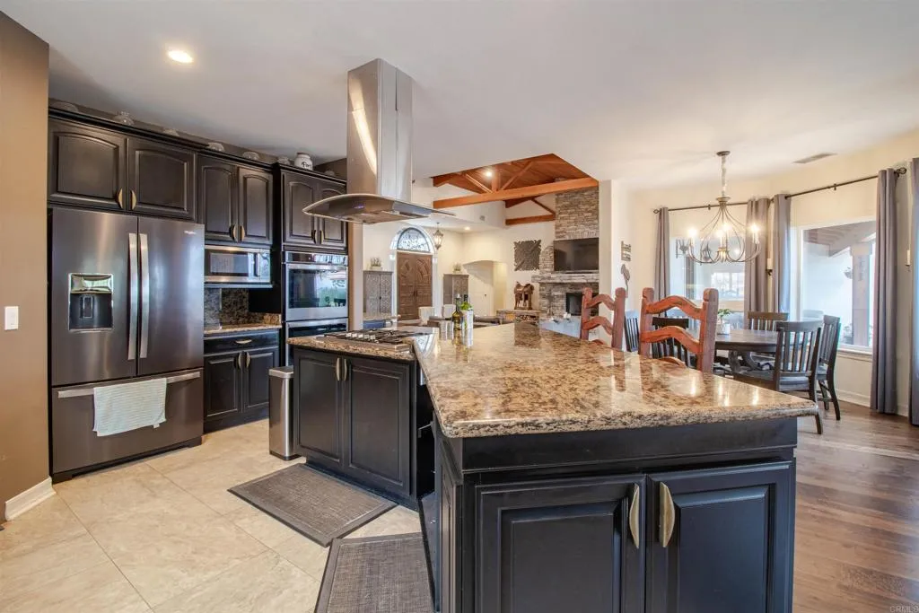 https://cdn.realtyfeed.com/cdn/127/306460025/c82b56dab1f702eb4f547d00ccbe4a85.webp