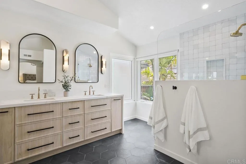 https://cdn.realtyfeed.com/cdn/127/306460430/4020e6266a9e9176341a86fb7030061d.webp