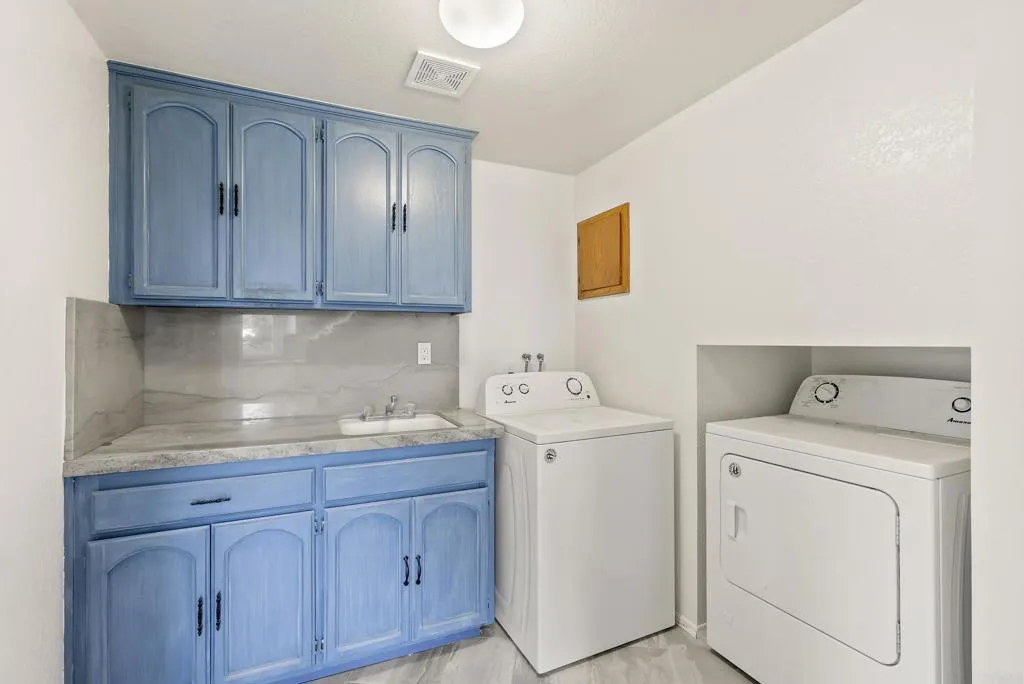 https://cdn.realtyfeed.com/cdn/127/306460668/a7eead965c8a8693c671af88ca21067c.webp