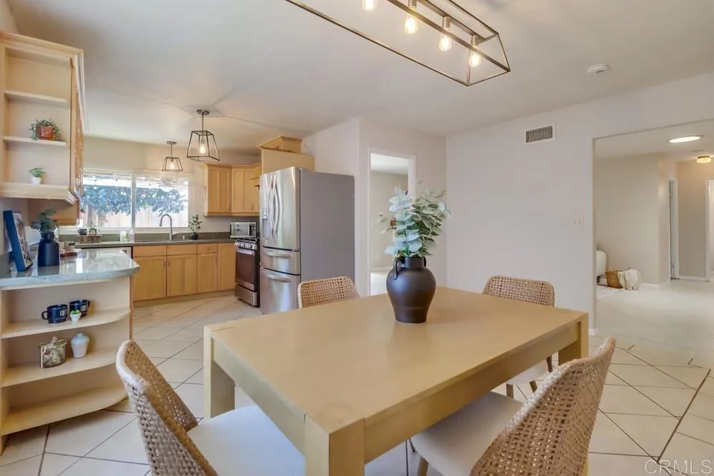 https://cdn.realtyfeed.com/cdn/127/306460682/82fe8497141d131533324fc94f2dd5a3.webp