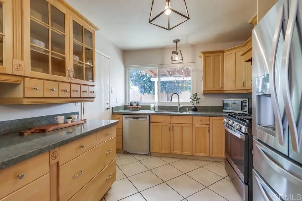 https://cdn.realtyfeed.com/cdn/127/306460682/f2ada32ee8259023607288f2c4400459.webp