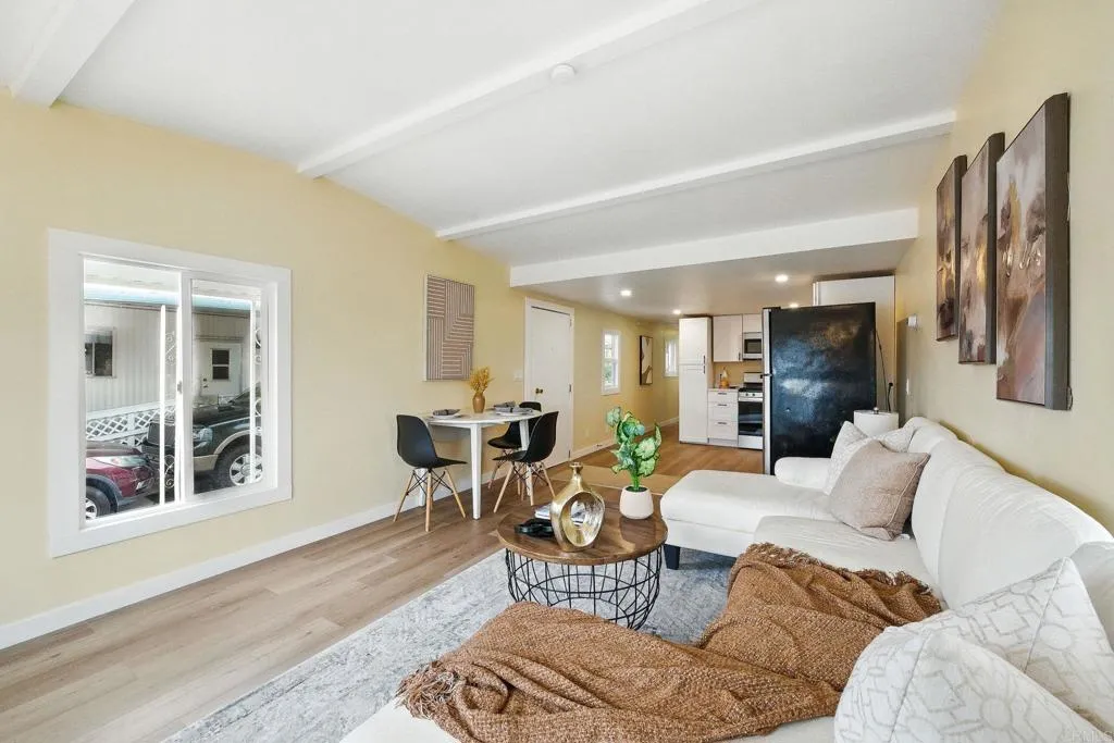 https://cdn.realtyfeed.com/cdn/127/306460882/7cfd9cbb2796b906f9318ad15492dd31.webp