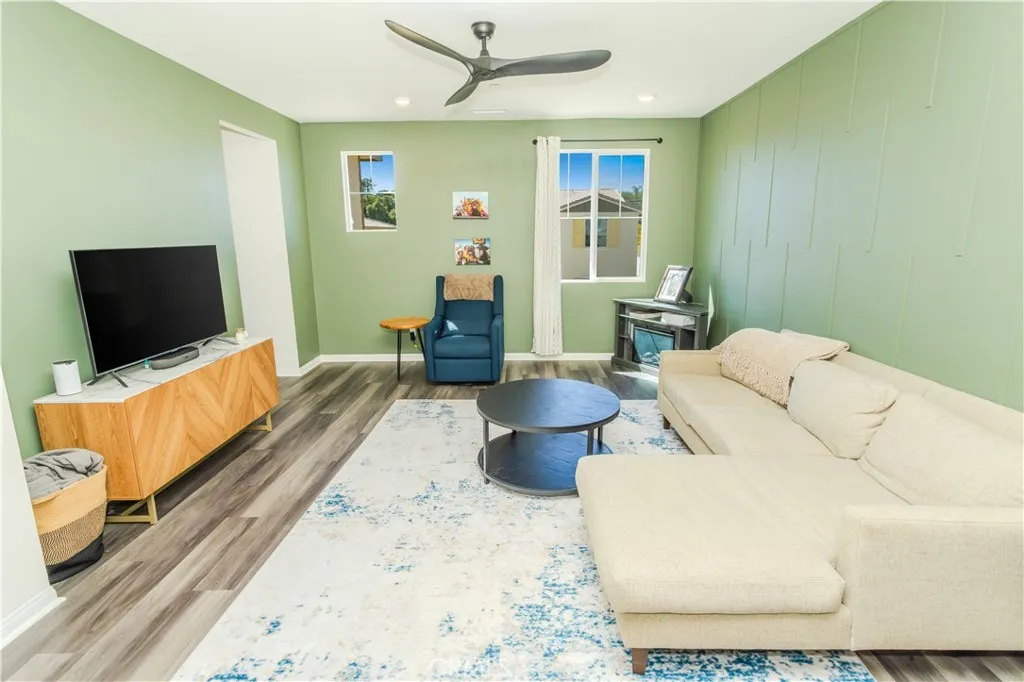 https://cdn.realtyfeed.com/cdn/127/306461146/a4e7ba1ee1fe7ad43f44787be42aab5f.webp