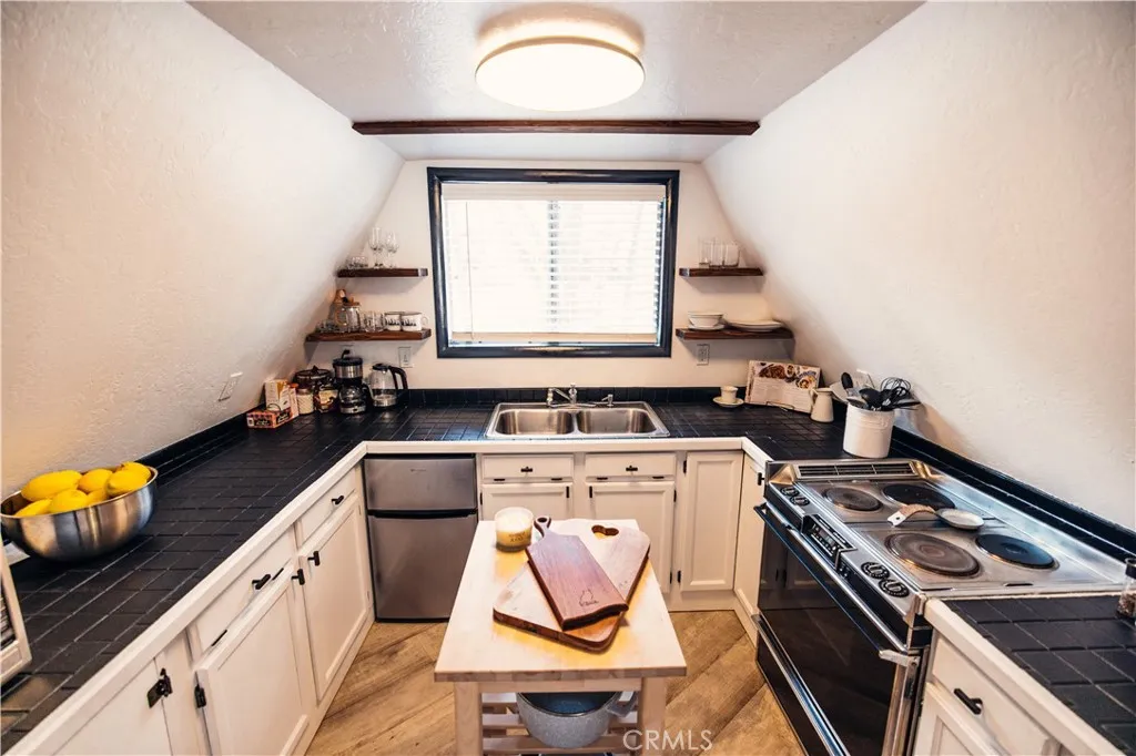 403 Highland Lane, Big Bear, CA 92386 - Photo 4 of 9, Big Bear, CA