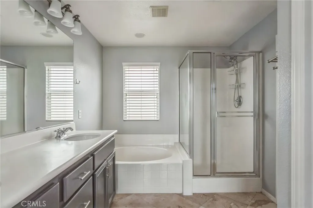 https://cdn.realtyfeed.com/cdn/127/306461246/238fc3322c58540f0903c174b11c60da.webp
