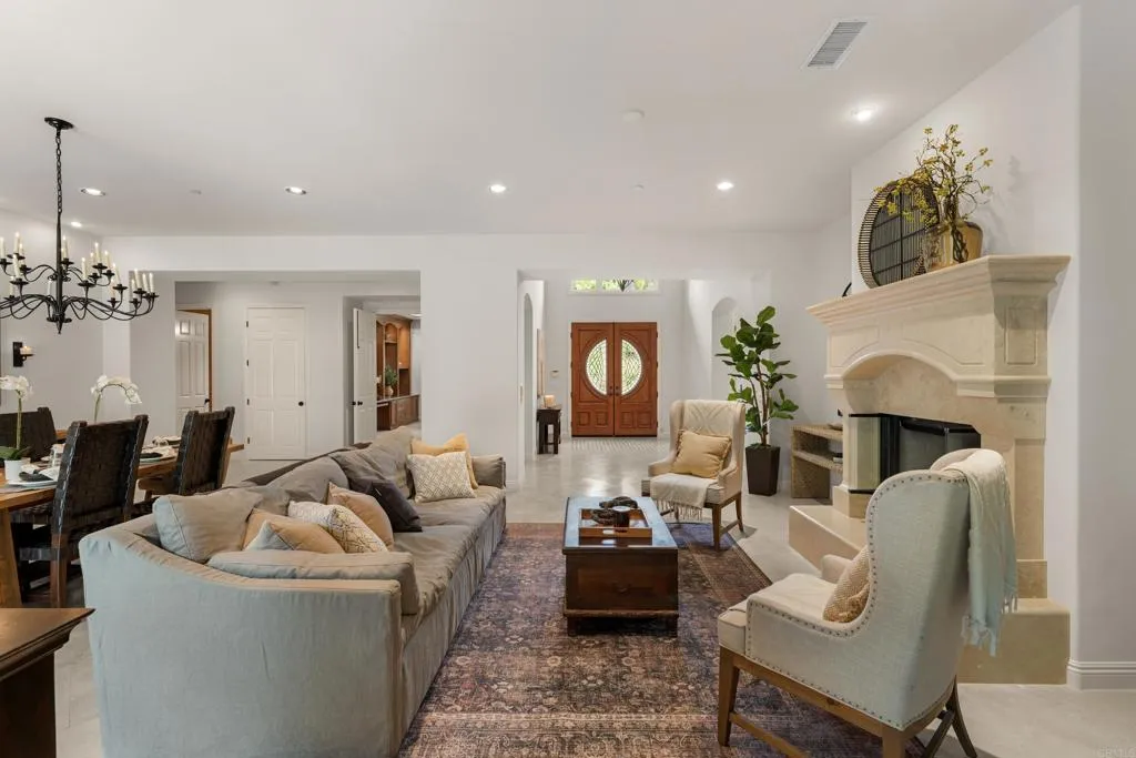 https://cdn.realtyfeed.com/cdn/127/306461271/30e00d8fa93d7ee13c85e4f64fb2ca01.webp