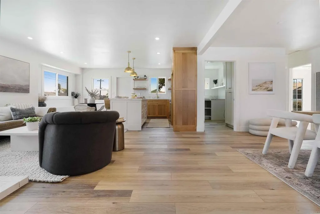 https://cdn.realtyfeed.com/cdn/127/306461308/889289fff5c79a1458849b8c63b5e775.webp
