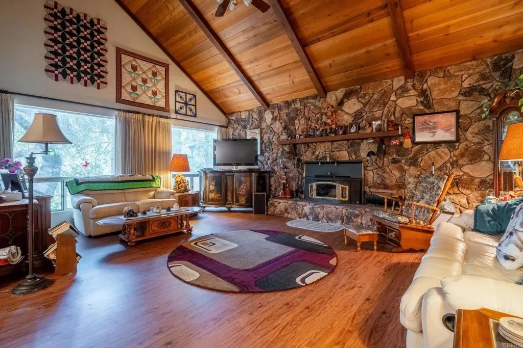 https://cdn.realtyfeed.com/cdn/127/306461348/4ce21c8ab064868ae7e61e13a52638b0.webp