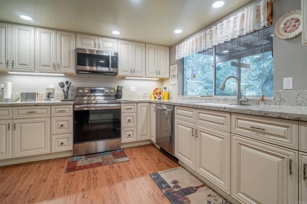 https://cdn.realtyfeed.com/cdn/127/306461348/bf8d40dde077049a6f43a0ddbc1d229a.webp