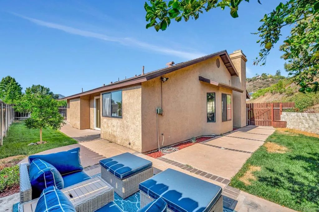 https://cdn.realtyfeed.com/cdn/127/306461532/413ef8319d70fd3f7e56406aa0694f6d.webp