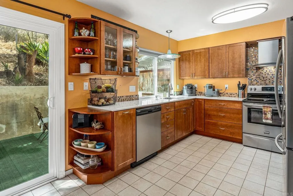 Photo #6: PTP2504252 Listing 