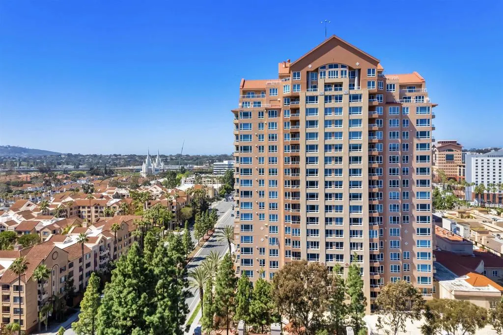 MLS: NDP2505631 Condo For Sale