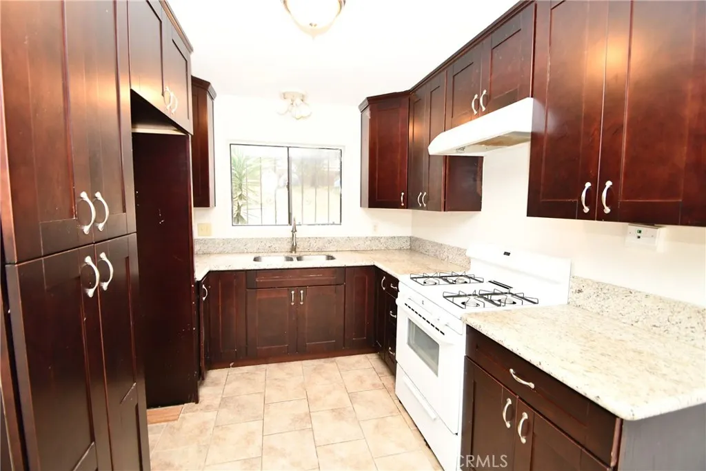 Photo #5: SB25128114 Listing 