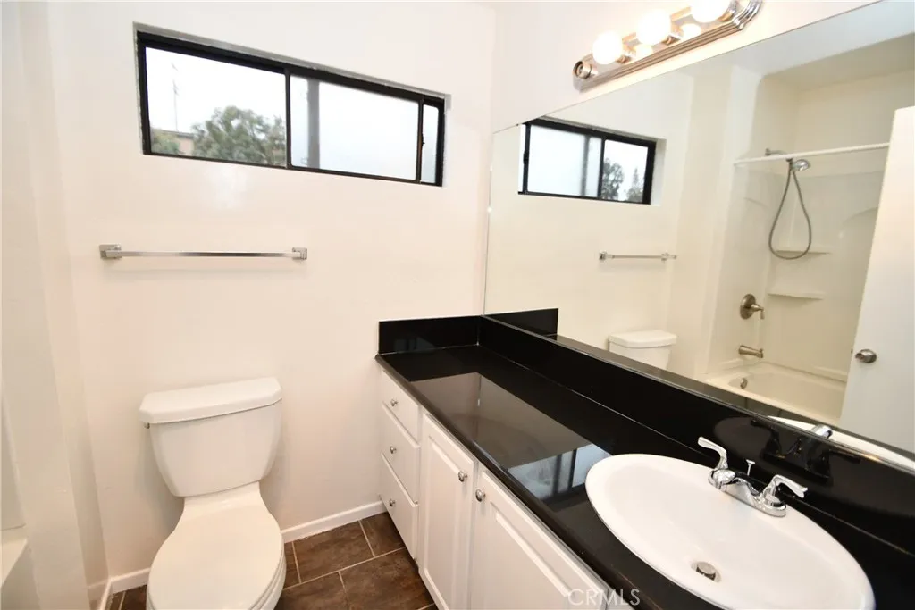Photo #10: SB25128114 Listing: Photo #10