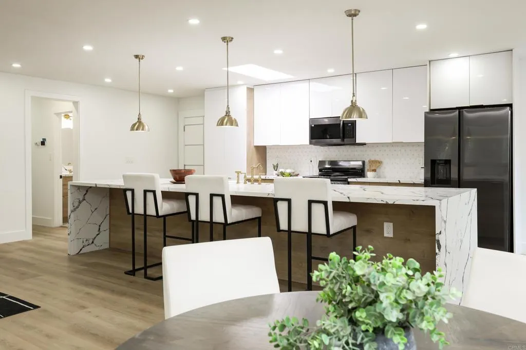 https://cdn.realtyfeed.com/cdn/127/306462050/befc5e192fd17442110cc48f45db4651.webp