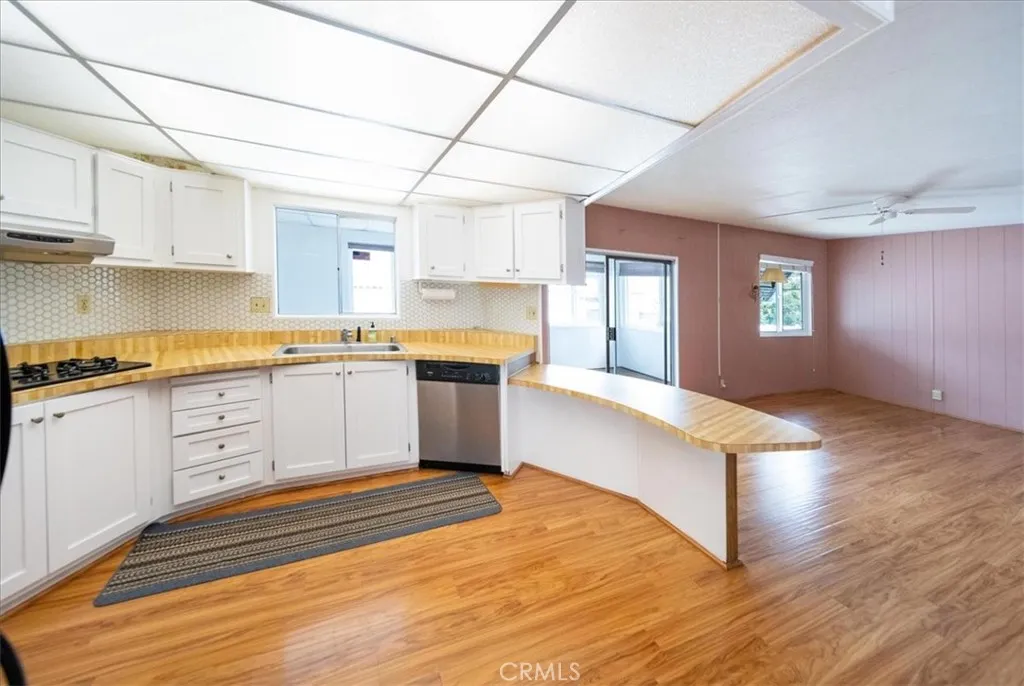 https://cdn.realtyfeed.com/cdn/127/306462064/809074f94985e364148c932634adddc0.webp