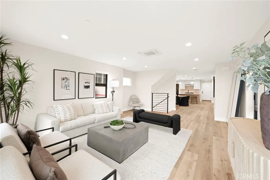 https://cdn.realtyfeed.com/cdn/127/306462187/a98909e5164bb5a32ca10371876402b7.webp